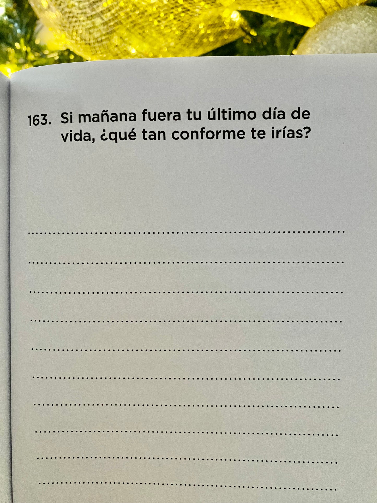 Garden box con libro "Mamá, honrando tu vida a través de tu historia"